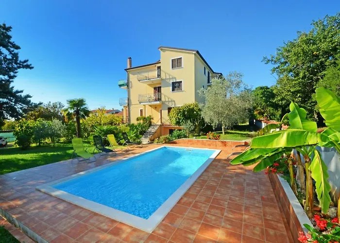 With Pool Albina Valizza