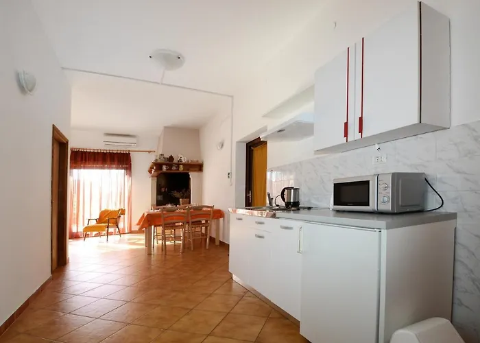 Pensjonat With Pool Albina Valizza