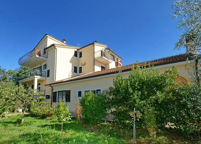 Vendégház With Pool Albina Valizza