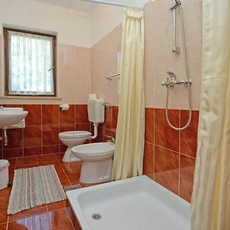 With Pool Albina Konukevi Valizza