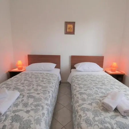 Pensionat With Pool Albina 4*