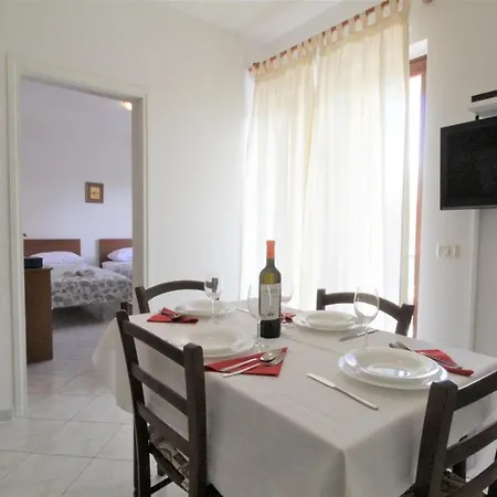 Pensionat With Pool Albina 4*