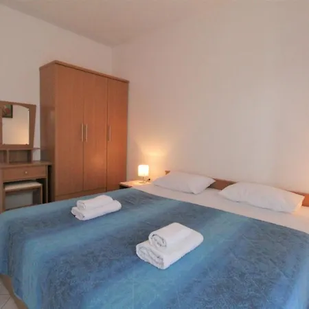 Konukevi With Pool Albina Valizza