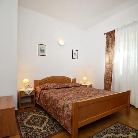 Pensionat With Pool Albina Umag