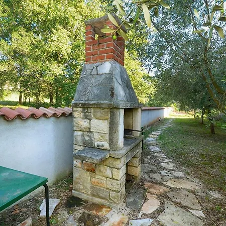 With Pool Albina Πανσιόν