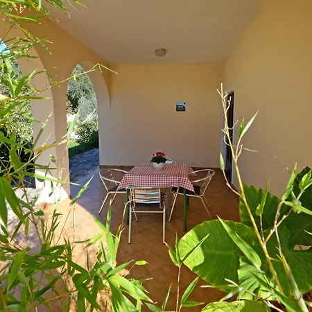 With Pool Albina Konukevi